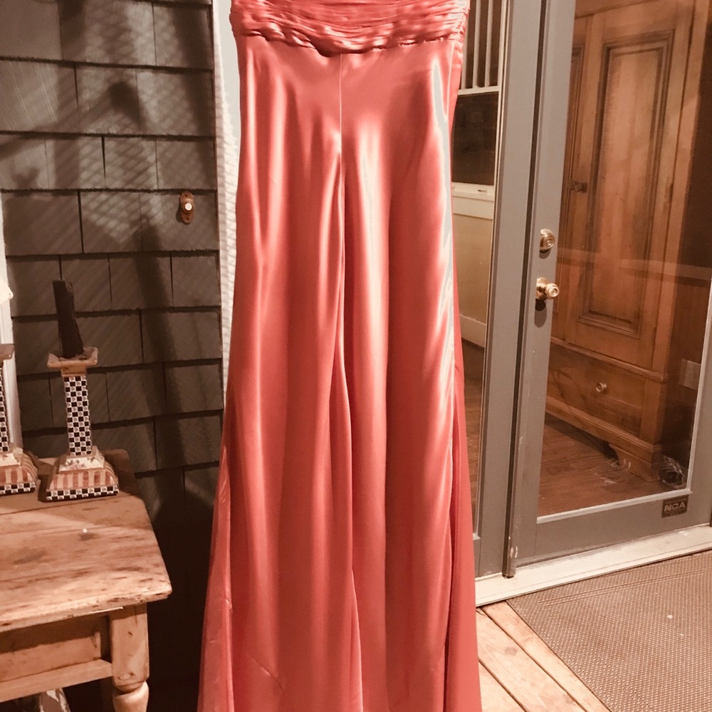 Gorgeous Laundry by Shelli Segal evening gown. Size 2 - Picture 2 of 5
